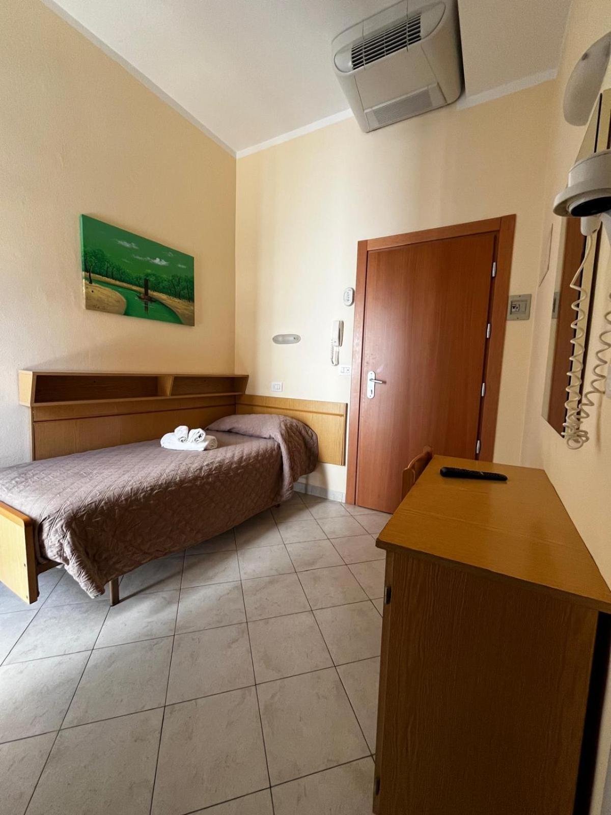 Hotel Giove Dipendenza Hotel Fiamma Чезенатико Экстерьер фото