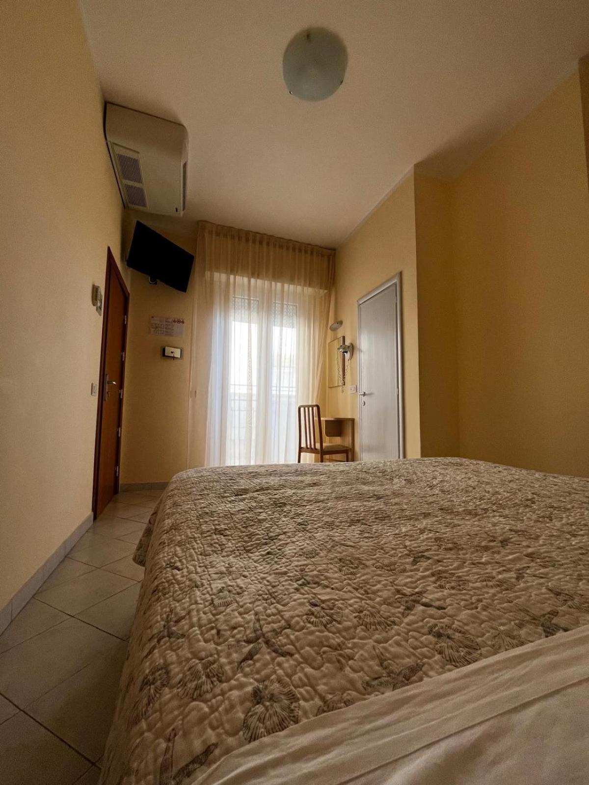 Hotel Giove Dipendenza Hotel Fiamma Чезенатико Экстерьер фото