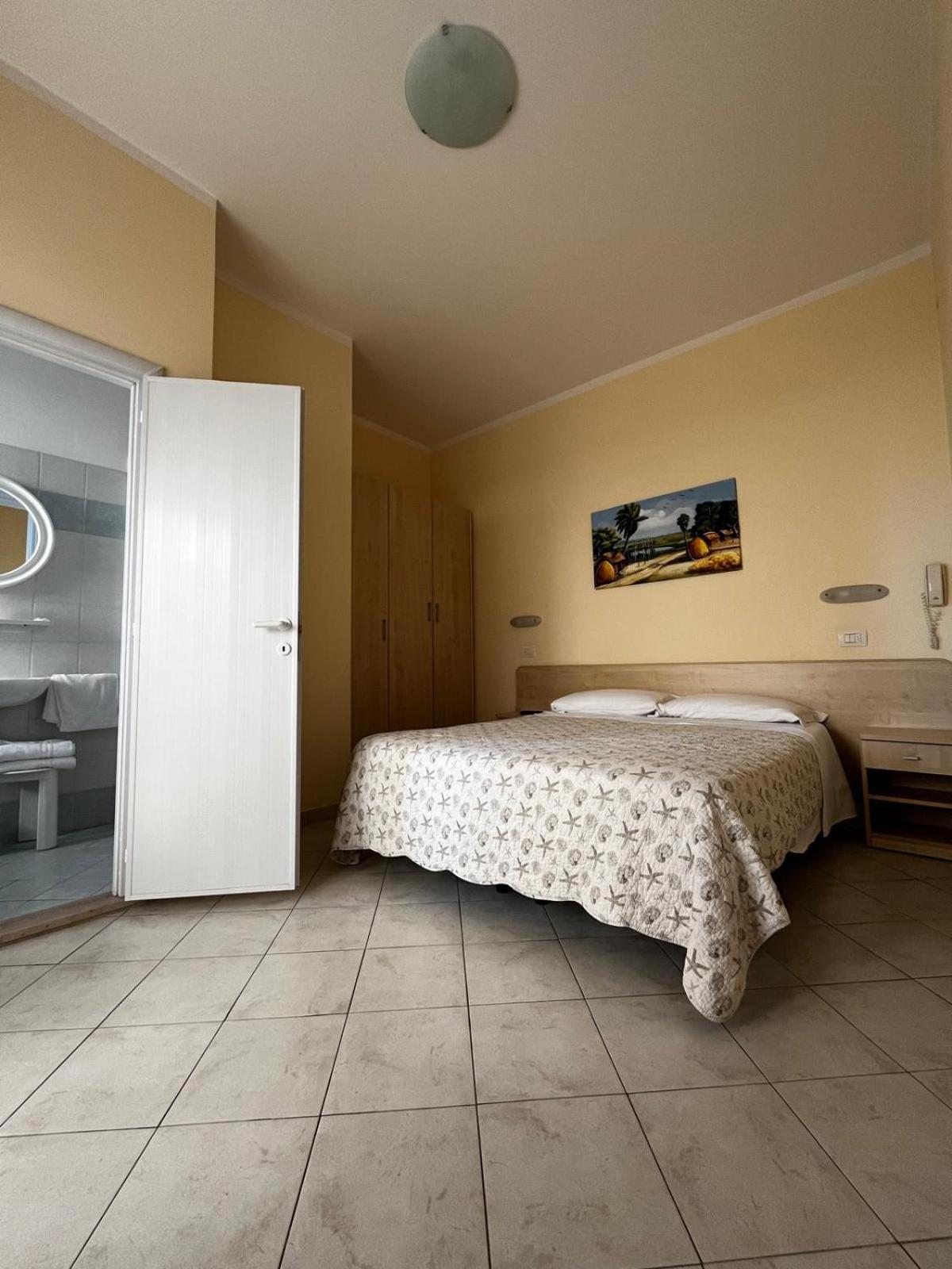 Hotel Giove Dipendenza Hotel Fiamma Чезенатико Экстерьер фото