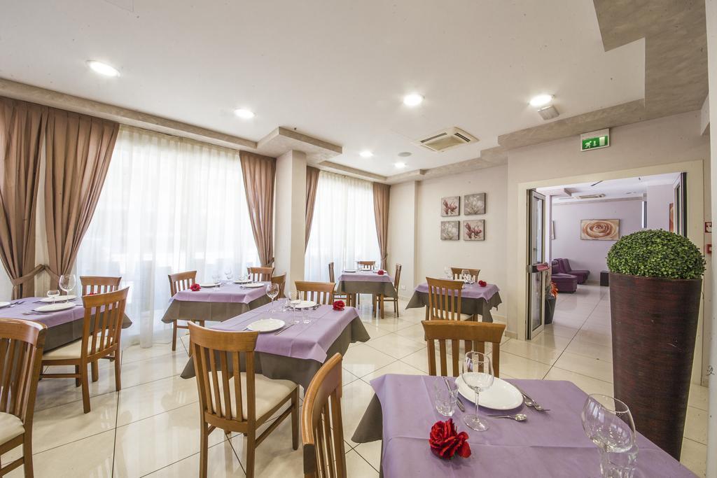 Hotel Giove Dipendenza Hotel Fiamma Чезенатико Экстерьер фото