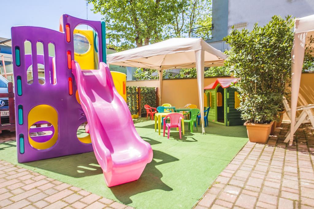 Hotel Giove Dipendenza Hotel Fiamma Чезенатико Экстерьер фото