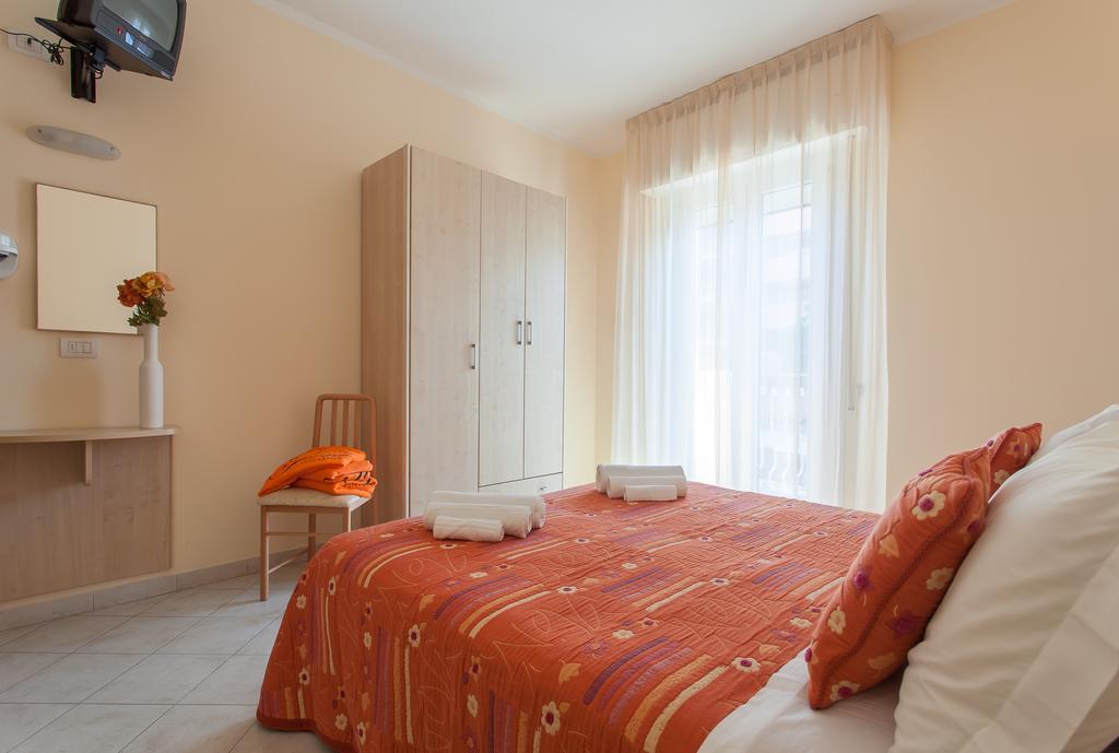 Hotel Giove Dipendenza Hotel Fiamma Чезенатико Экстерьер фото