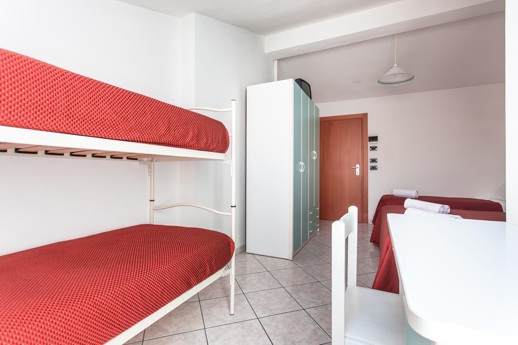 Hotel Giove Dipendenza Hotel Fiamma Чезенатико Номер фото