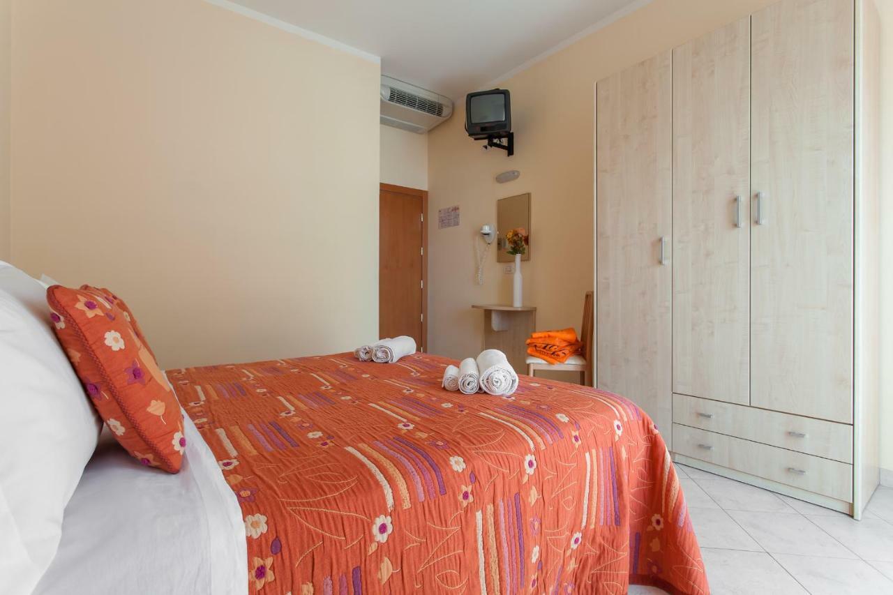 Hotel Giove Dipendenza Hotel Fiamma Чезенатико Экстерьер фото